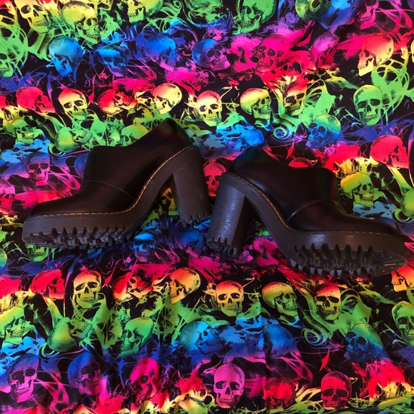 😻 Dr. Martens Cordelia size 8 women’s slip on heel leather shoes 😻 - Picture 7 of 10